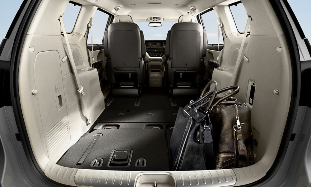 Khoang hành lý Kia Sedona