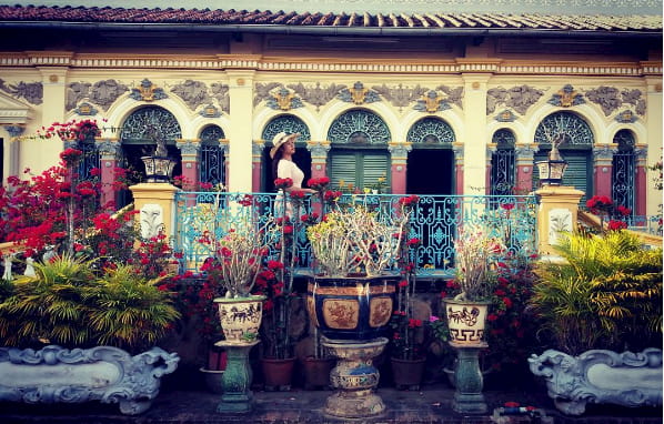 Bên ngoài nhà cổ Bình Thủy Bên ngoài nhà cổ Bình Thủy