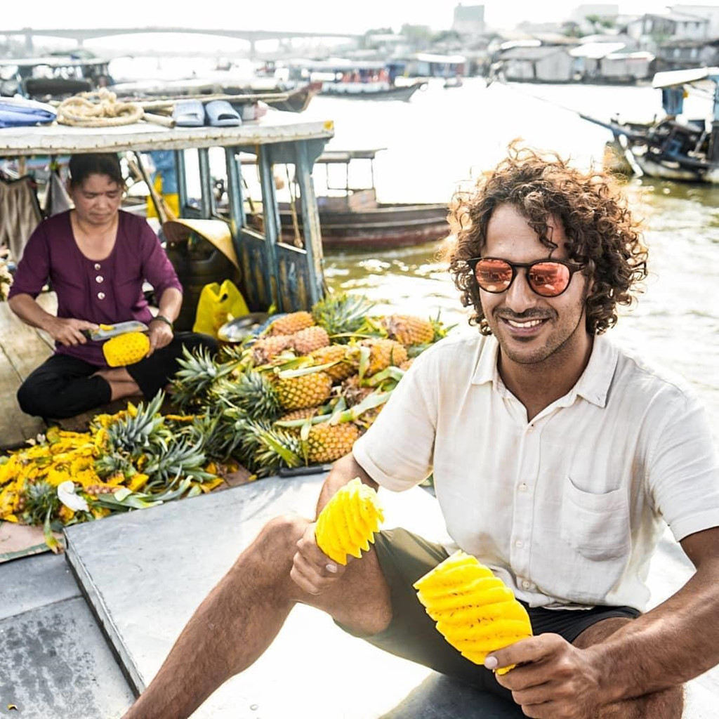 Du khách thích thú khi đến Chợ nổi Cái Răng