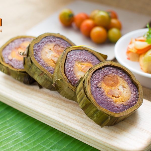 Bánh tét lá cẩm