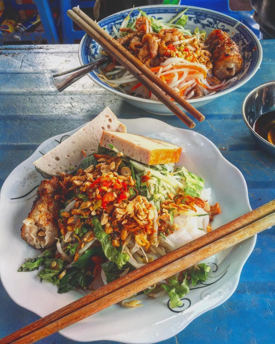 Bánh ướt chả lụa Bánh ướt chả lụa