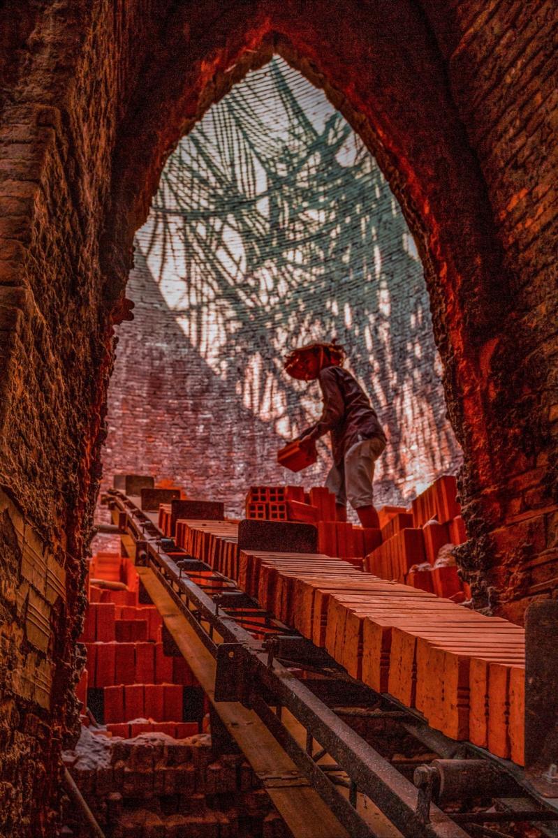 Vương quốc gạch đỏ Mang Thít Vương quốc gạch đỏ Mang Thít