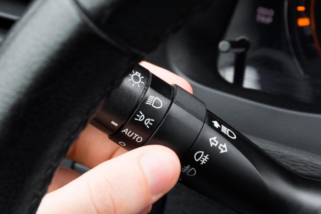 Sử dụng đèn sương mù khi không có sương mù Sử dụng đèn sương mù khi không có sương mù