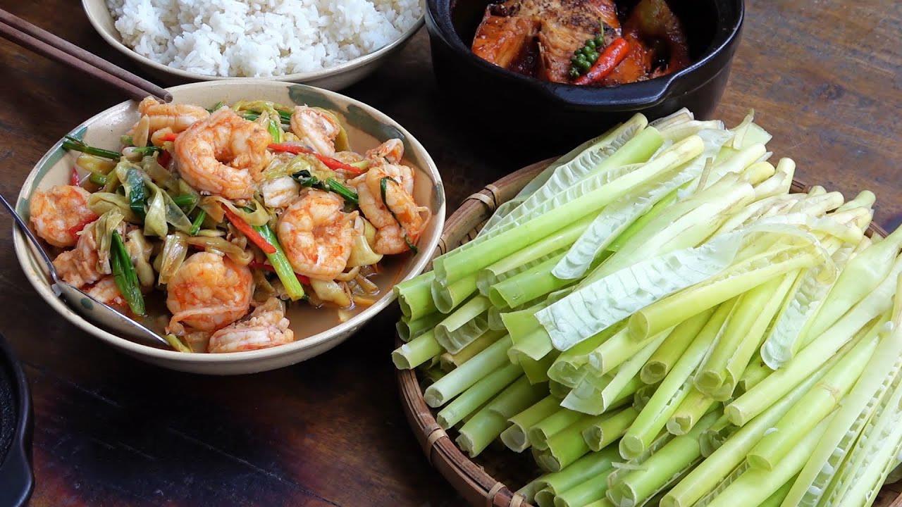 Cỏ năng xào tép - Đặc sản mùa nước nổi, món ngon Miền Tây Cỏ năng xào tép - Đặc sản mùa nước nổi, món ngon Miền Tây