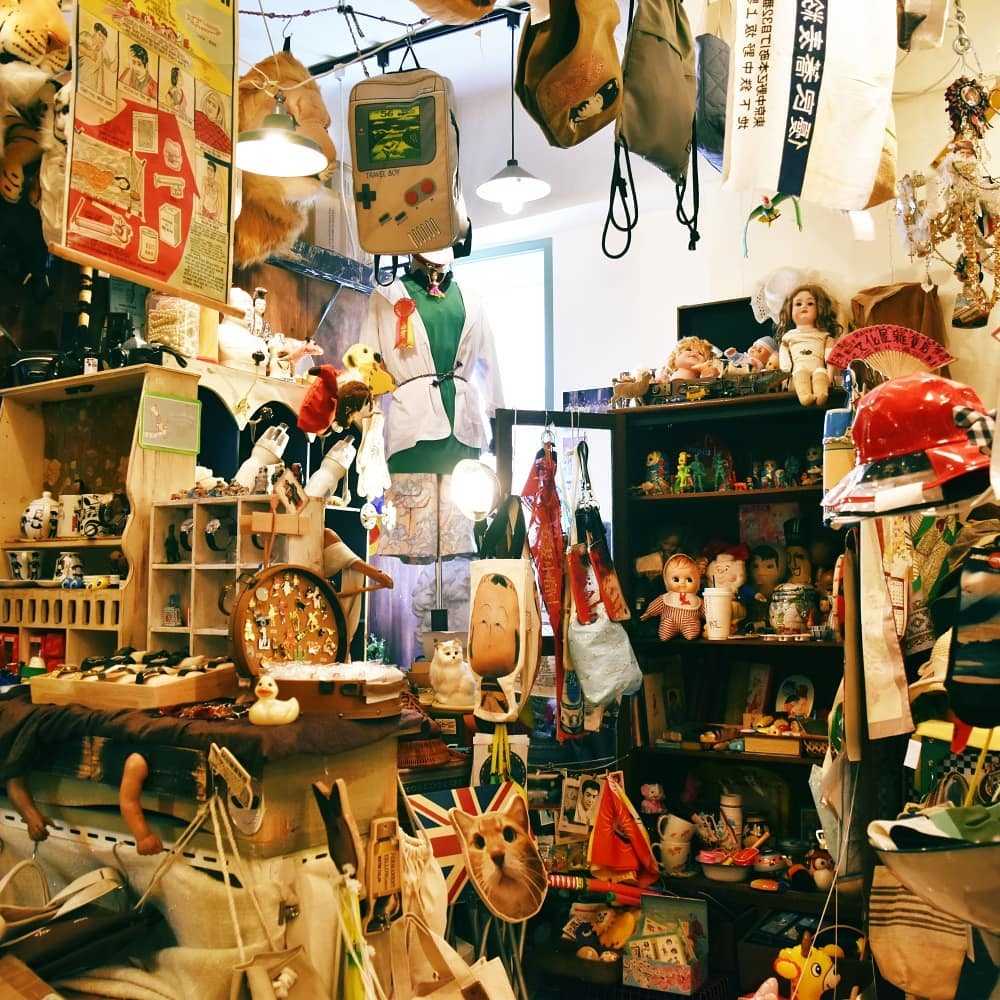 Đồ lưu niệm tại Disneyland Đồ lưu niệm tại Disneyland