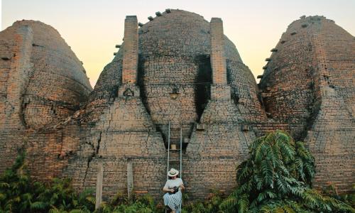 Vương quốc gạch đỏ hơn trăm năm tuổi, điểm check-in mới lạ ngay sát Cần Thơ