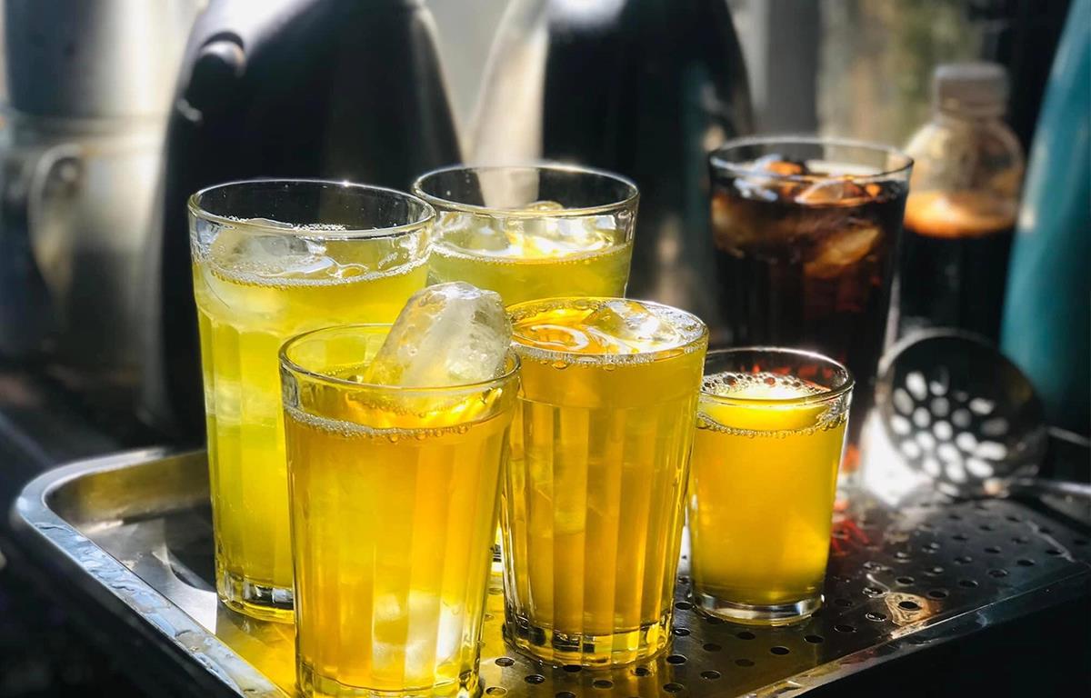  UỐNG TRÀ ĐÁ VÀO SÁNG SỚM